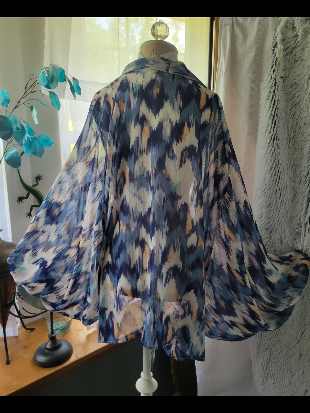 Colleen Lopez Navy,LightBlue and Cream Abstract Brushstroke Topper Front Tie - Picture 4 of 14